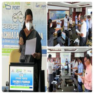 #SwachhataPakhwada -2022 in Cochin Port was launched by Dr M Beena IAS, Chairperson administering 'Swachhata Pledge'