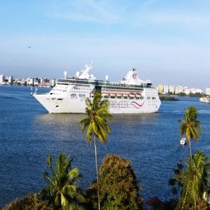 MV Empress of @CordeliaCruises called at Cochin Port today with 640 tourists and 552 crew. 610 tourists disembarked and 1070 embarked from Cochin.