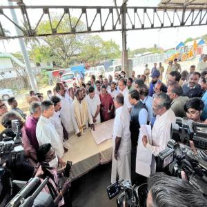 Hon'ble Minister visited the Cochin Fisheries Harbour 